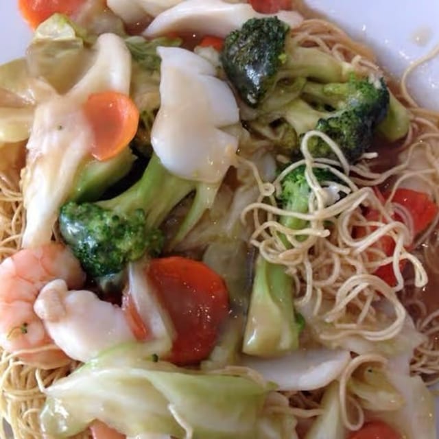 Seafood Crispy Fried Noodles.